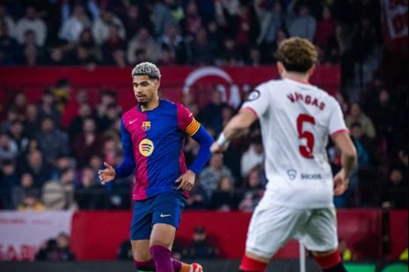 أجواء أوروبية صباحية: تشيلسي يُبرم صفقة جديدة، برشلونة يتمسك بأراوخو، وكين يتعرض للهزيمة