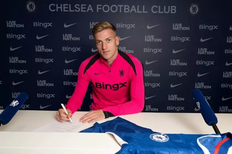 تشيلسي يوقع مع ليام ديلاب بعقد طويل الأمد يمتد حتى 2031