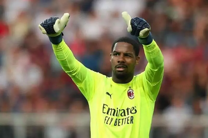 تقارير حصرية: تشيلسي يفتح مفاوضات للتعاقد مع حارس ميلان ماينان